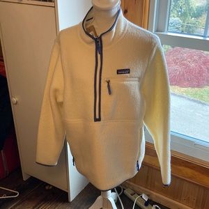 Patagonia White winter fleece. Size large. NWT.
